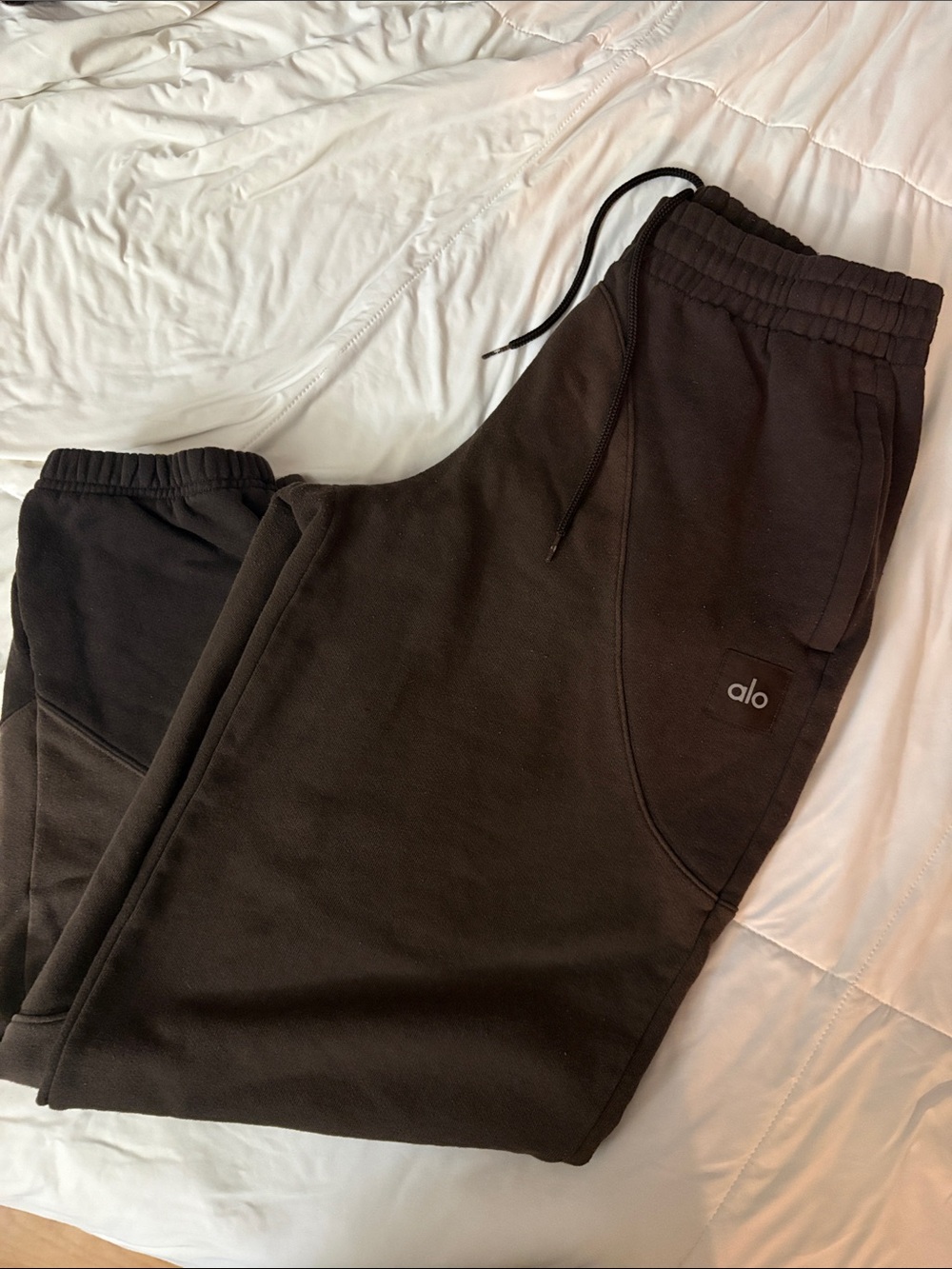 ALO yoga sweatpants brown
